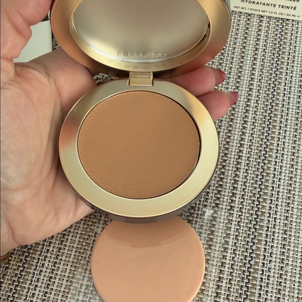 COVER FX 2 Foundations- cream and liquid-& illuminating moisturizer SOLD OUT - Picture 4 of 10